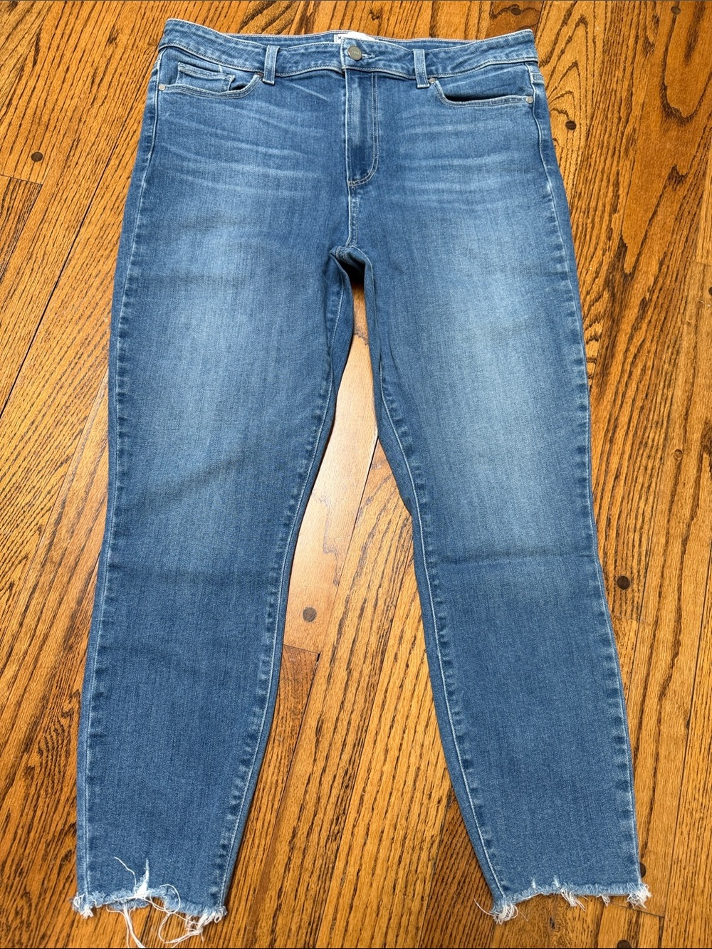 Paige sz 32 Hoxton Crop raw hem medium denim blue jeans raw jagged hem